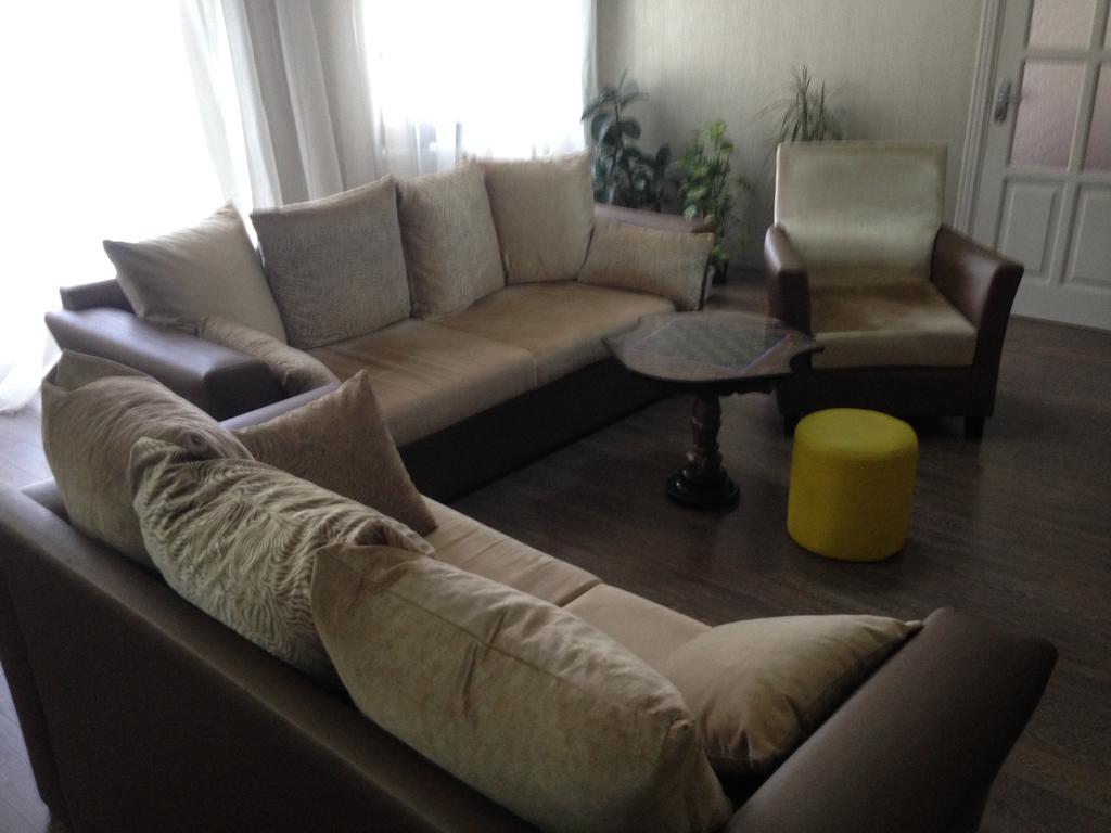 Cheap And Chic Apartment Батуми Екстериор снимка