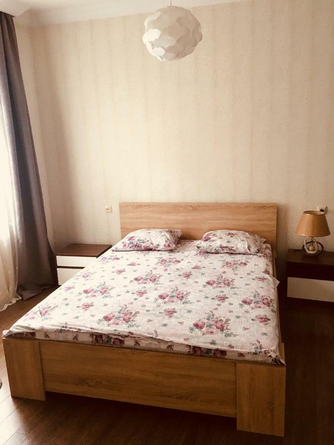 Cheap And Chic Apartment Батуми Екстериор снимка